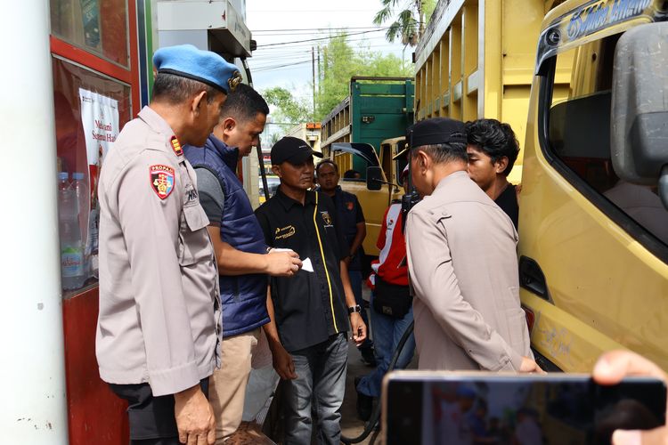 Sopir Truk di Banjarbaru Mengaku Dipalak Preman Rp 220.000 untuk Antre Solar