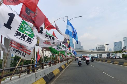 Semrawut Bendera Partai di Flyover Kuningan, Warga: Takut Kena Wajah Pengendara kalau Tertiup Angin