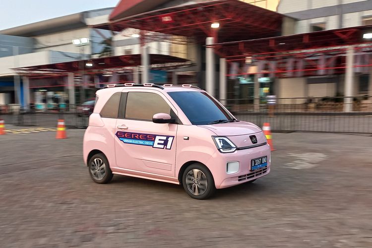 Area test drive mobil listrik di PEVS 2025