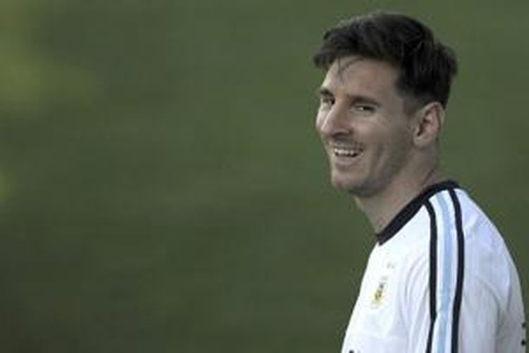 Lionel Messi dalam salah satu sesi latihan bersama timnas Argentina jelang Copa America, Selasa (9/6/2015). 