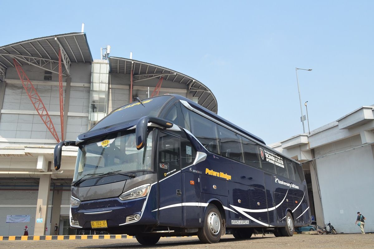 Bus PO Putera Mulya yang akan beroperasi melayani rute Malang-Jakarta dengan penerapan tempat duduk social distancing.