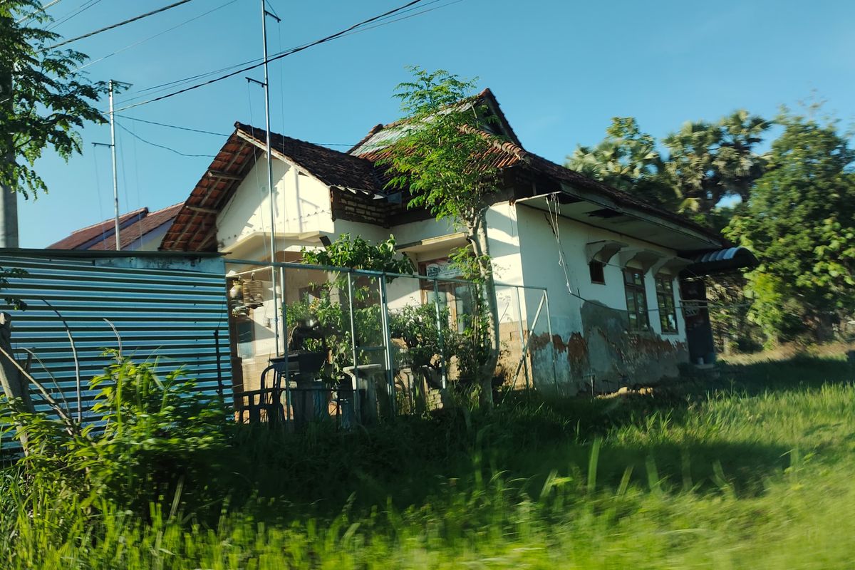 Salah satu bangunan polindes di Kecamatan Batang-Batang, Kabupaten Sumenep, yang diduga dimanfaatkan secara privat oleh perangkat desa. 