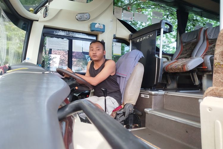 Kisah Arif, Sopir Bus Jakarta-Madura, Ada Penumpang Bawa Kucing, Ayam, hingga Sekarung Batu