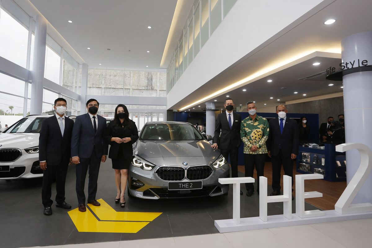 BMW Group Indonesia bersama mitranya PT Karyatama Trans Niaga, resmikan BMW Karyatama Trans Niaga (BMW Trans) sebagai diler premium terlengkap pertama di Pekanbaru. 