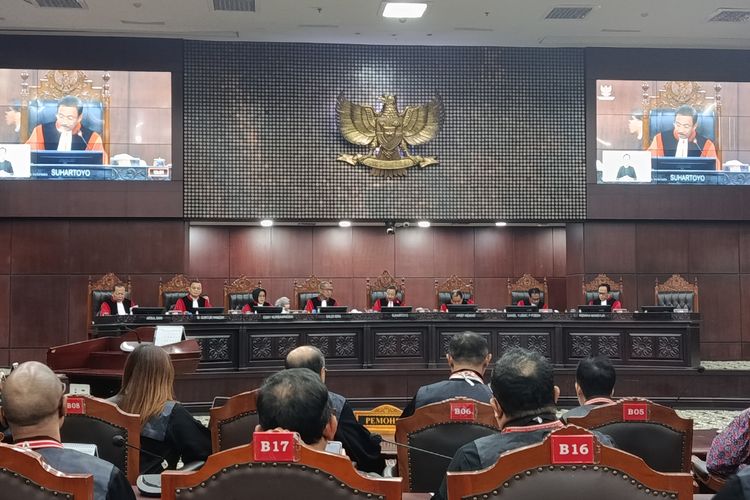 Suasana sidang pembacaan putusan di Mahkamah Konstitusi, Jakarta, Rabu (17/12/2025)