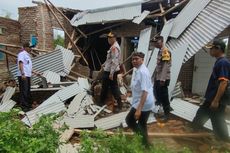 Rumah Ambruk Diterjang Hujan Deras di Cirebon, Satu Orang Tertimbun Reruntuhan