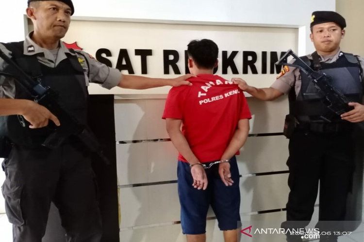 Polisi menangkap VS, tersangka yang membunuh ibu hamil di Kendari menggunakan tabung gas 3 kilogram.