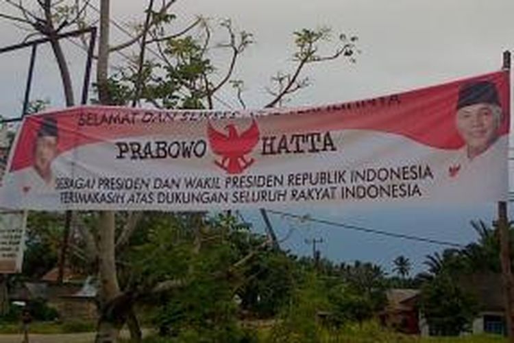 spanduk ucapan selamat atas terpilihnya Prabowo-Hatta pada Pilpres 9 Juli lalu, bertebaran di sudut jalan di Kendari, Konawe dan Kabupaten Muna.