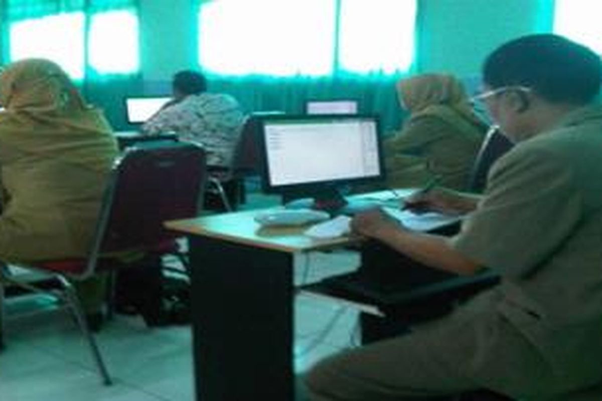Ratusan guru di Bangkalan tidak bisa menjawab soal-soal UKG karena tidak bisa mengoperasikan komputer