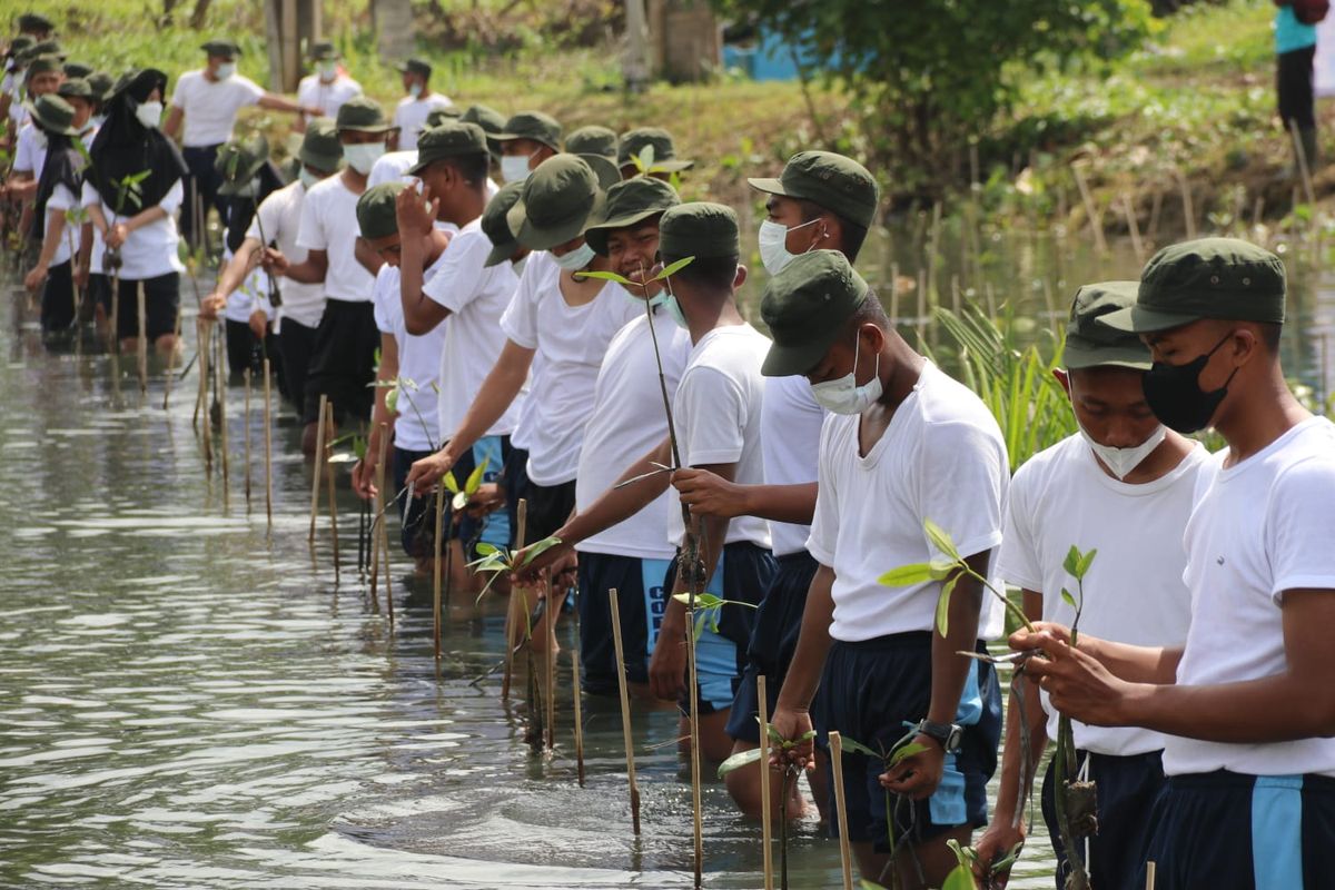 Badan Riset Sumber Daya Manusia Kelautan (BRSDM) Kementerian Kelautan dan Perikanan (KP) menyelenggarakan aksi ?Generasi Muda Peduli Pesisir dan Sungai?, Selasa (26/10/2021).