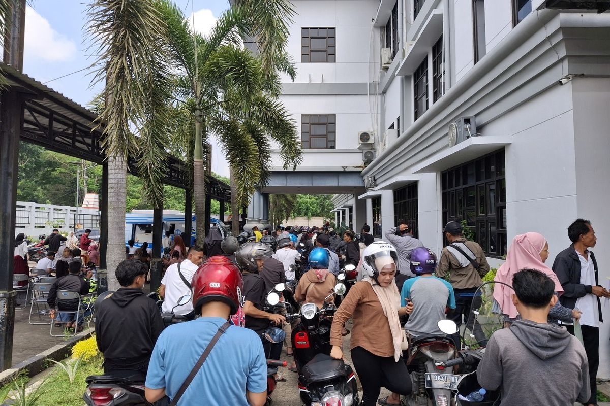 Warga Serbu Samsat Banten Hari Pertama Pemutihan, Harusnya Bayar Rp 2 Juta Jadi Rp 300.000