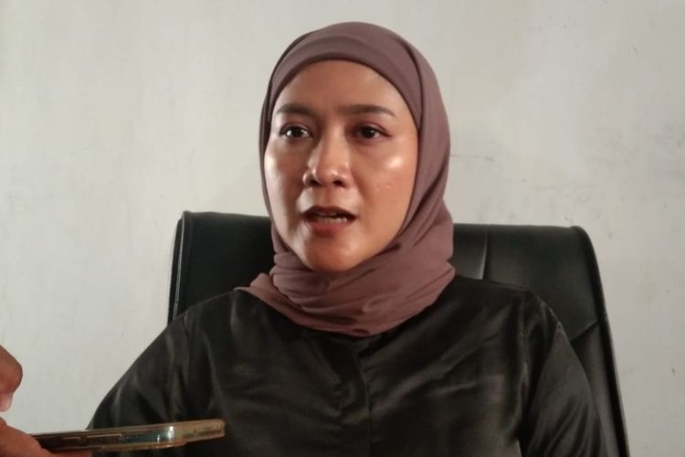 Komisioner Bawaslu Kabupaten Magelang, Sumarni Aini saat memberikan keterangan, Jumat (16/2/2024).