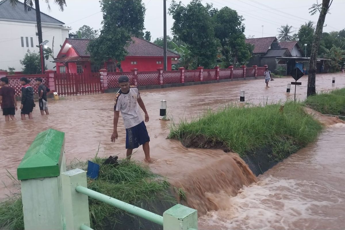 Tanggul di Kemiri Kidul Purworejo Jebol, Picu Banjir Setinggi 50 Cm