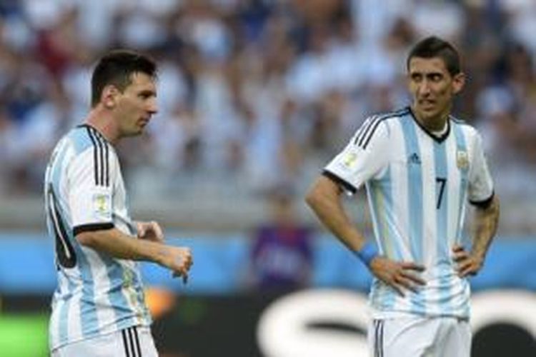 Dua pemain tim nasional Argentina, Lionel Messi (kiri) dan Angel di Maria (kanan).