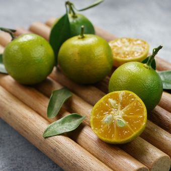 Ilustrasi jeruk lemon cui atau jeruk kasturi, jeruk kunci.