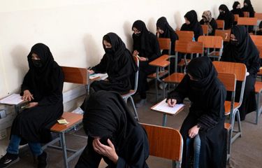 Taliban Larang Perempuan Afghanistan Pilih Beberapa Jurusan Kuliah