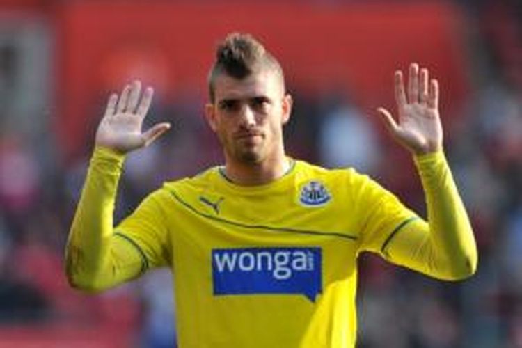 Bek Newcastle United, Davide Santon, dikabarkan kembali ke Inter Milan.