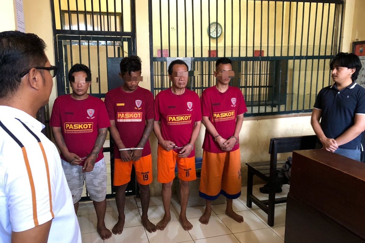 Setelah gelar perkara akhirnya 4 tersangka penculikan santri Ponpes Metal, Rejoso, Kabupaten Pasuruan Pasuruan ditahan di Kantor Polres Pasuruan Kota, Rabu (23/04/2025).