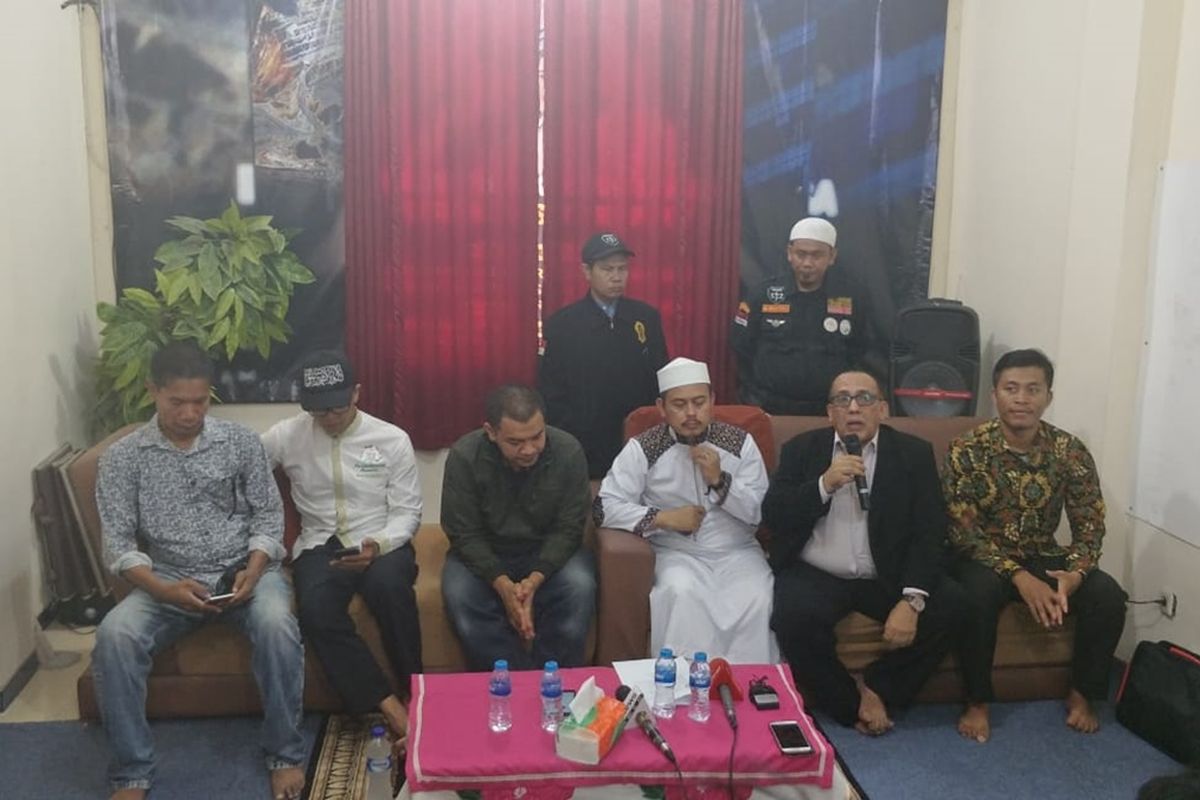 Konferensi pers PA 212 di Kantor Sekretariat PA 212, Jalan Raya Condet, Kramat Jati, Jakarta Timur, Rabu (9/10/2019), soal kasus penganiayaan Ninoy Karundeng.