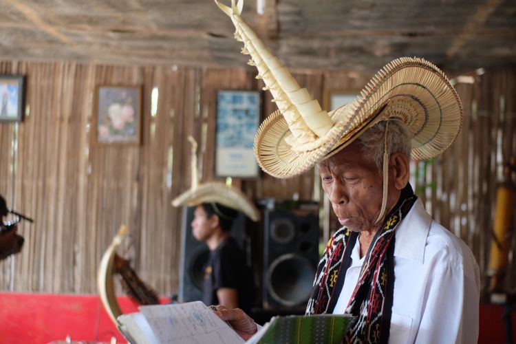 Jerremias A. Pah, sang maestro sasando yang mengembangkan sasando jadi alat musik modern.