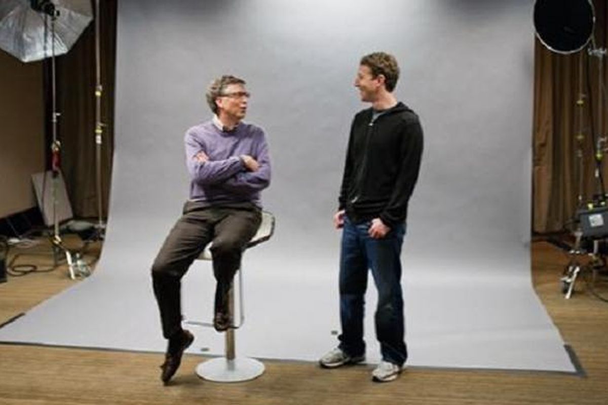 Mark Zuckerberg dan Bill Gates pada sesi pemotretan untuk Wired, membahas kolaborasi terbaru mereka di bidang energi