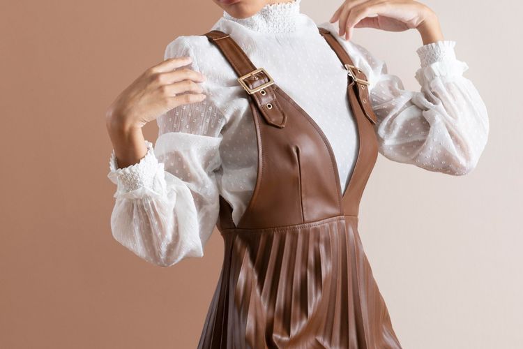 Simak inspirasi outfit kerja ala Nadya Kinanti dan Tarysha Amara yang mengusung gaya old money, tampilannya elegan, timeless, dan mewah.