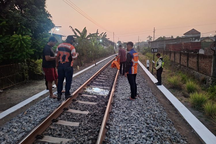 Seorang Ibu di Pasuruan Tewas Usai Tertabrak dan Terseret Kereta hingga 100 Meter
