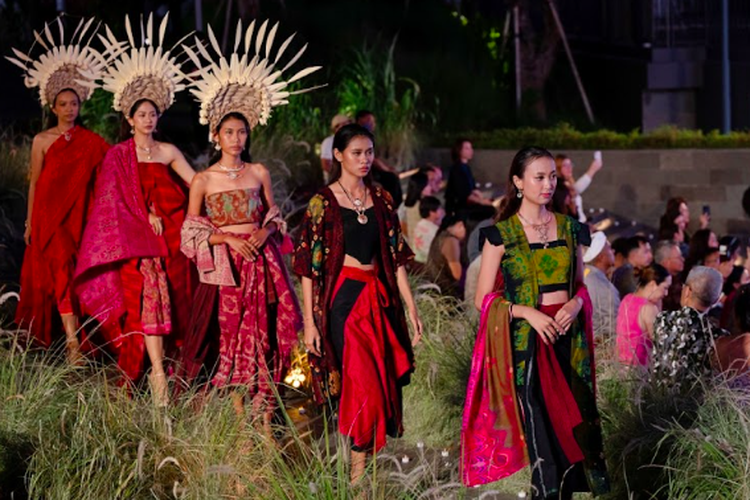 Koleksi perhiasan The Palace Jeweler X Pendopo di Festival Buleleng 2023