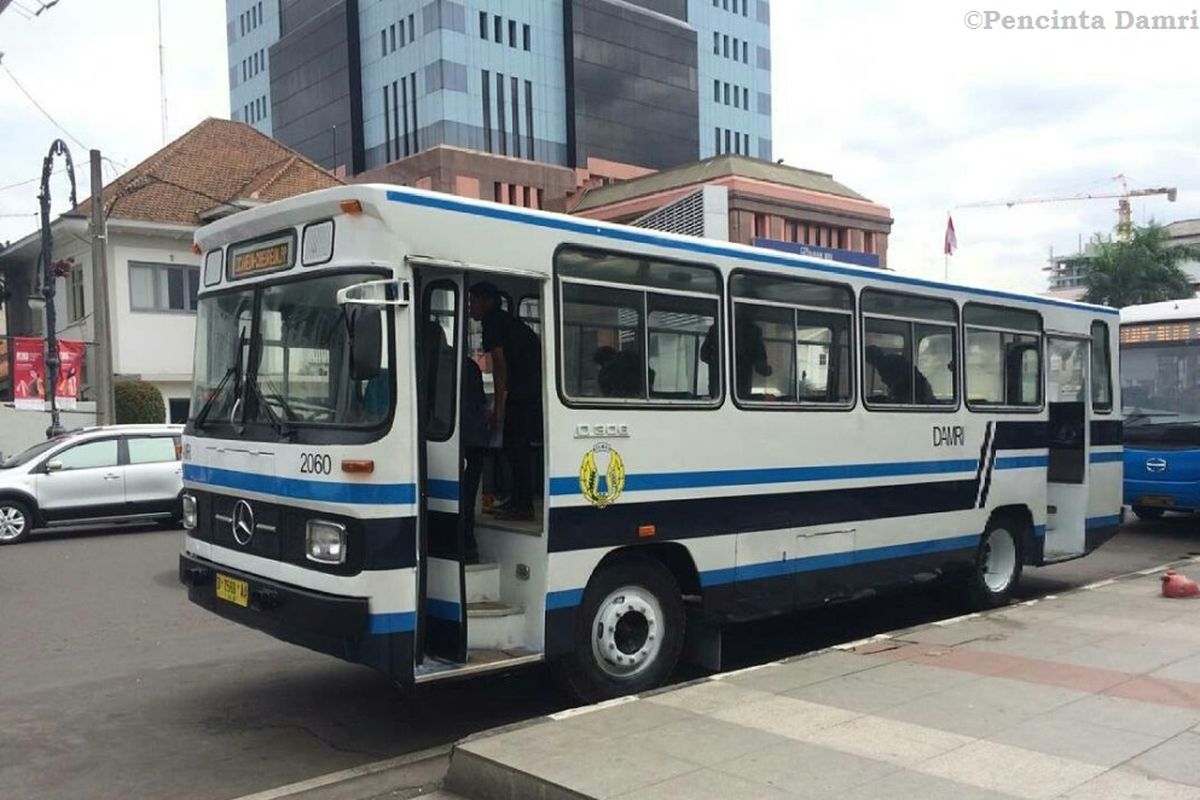 Mercedes-Benz OF-1113, salah satu bus yang paling banyak digunakan untu armada bus kota pada masa lalu.
