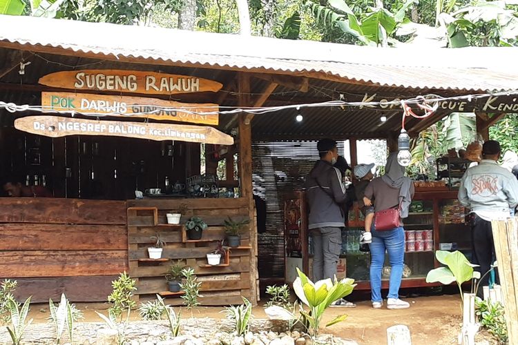 Kedai kooi Pucu'e Kendal. KOMPAS.COM/SLAMET PRIYATIN