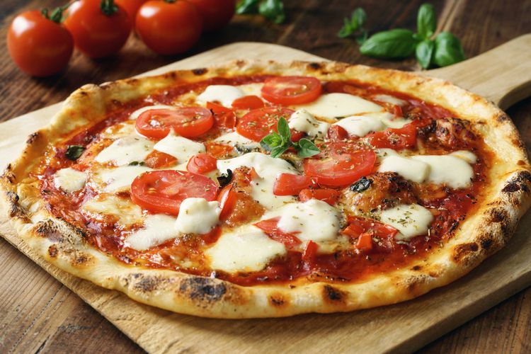 ilustrasi pizza italia. Pizza salah satu jenis makanan ultra proses. Studi baru menemukan makanan ultra proses terkait dengan penyebab kematian dini di Brasil.