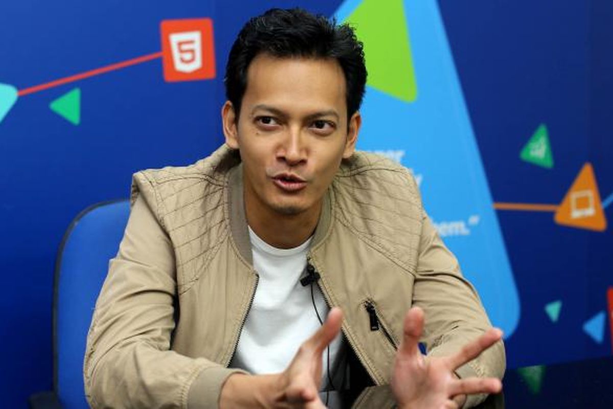 Fedi Nuril saat berbincang dengan Kompas.com di Gedung Kompas Gramedia, Palmerah Selatan, Jakarta Pusat, Jumat (11/11/2016). 