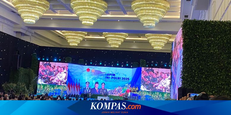 Rakyat yang Menggaji Saudara, yang Melengkapi dari Kaki Sampai Kepala