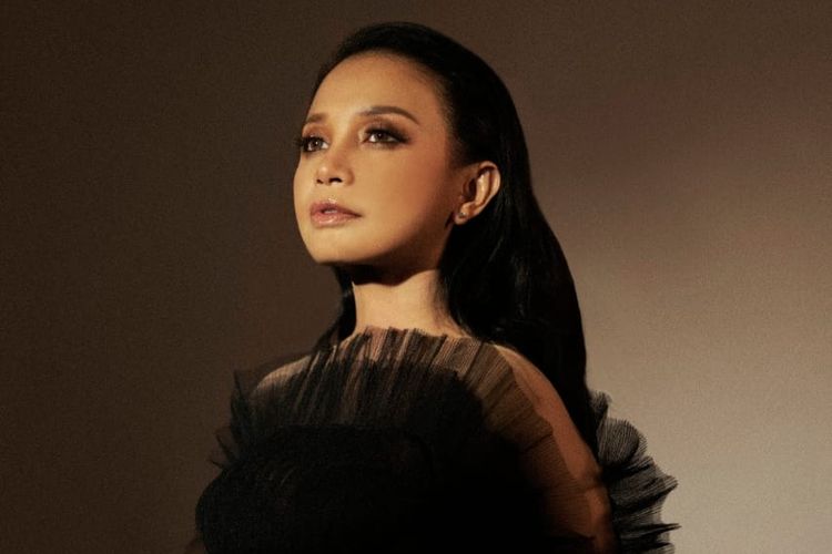 Rossa merilis singel barunya yang berjudul Sekali Ini Saja, hasil kolaborasi dengan komposer musik Andi Rianto.