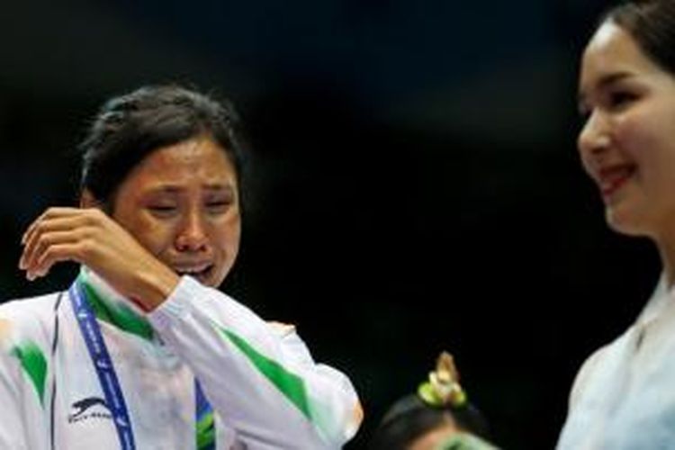 Sarita Devi saat penyerahan medali di Asian Games Incheon