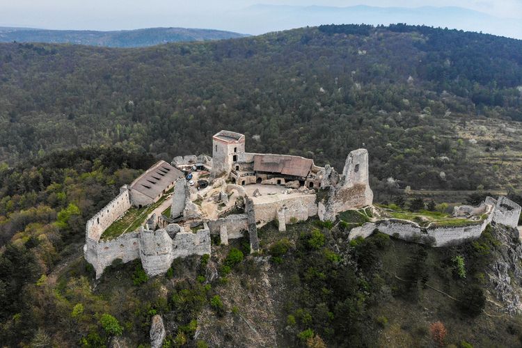 Kastil Cachtice di Slowakia, salah satu tempat paling seram di dunia.