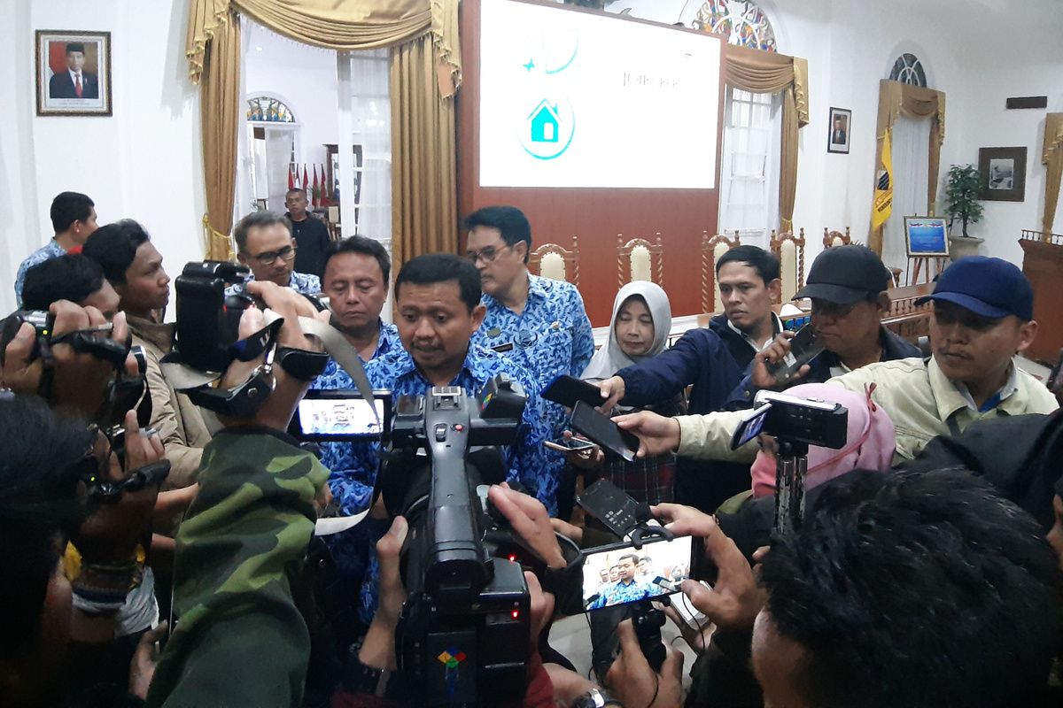 Bupati Sumedang Dony Ahmad Munir. Screenshoot gambar hoax yang menyatakan warga Tanjungsari, Sumedang, Jawa Barat positif Covid-19. 