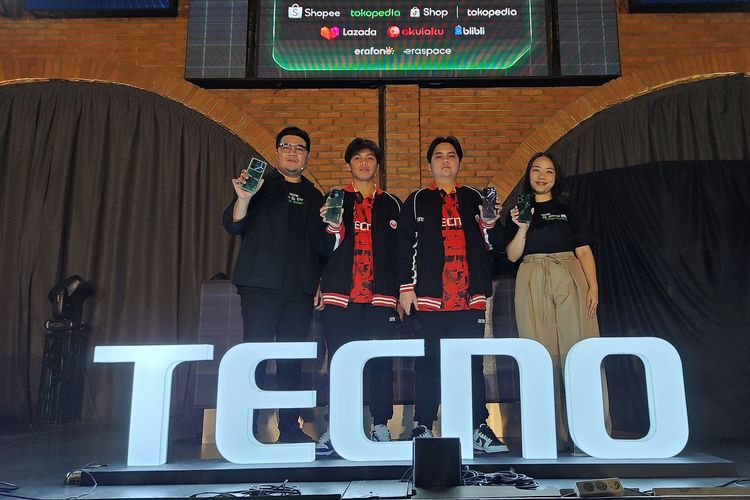 (Kiri ke kanan) PR Manager Tecno Indonesia, Anthoni Roderick, gamer Bigetron Alpha, Senior PR Tecno Indonesia, Dessy Triani