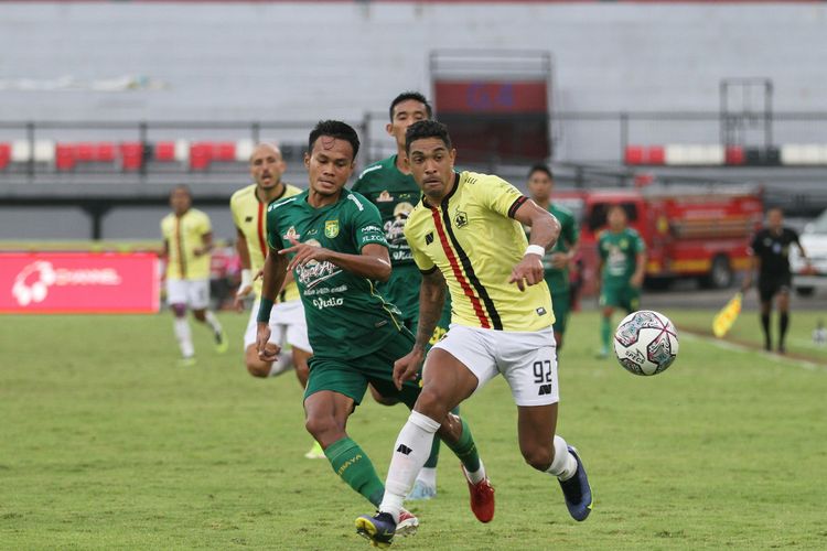 Jalannya pertandingan Persebaya vs Persik pada pekan ke-30 Liga 1 2021-2022 di Stadion Kapten I Wayan Dipta, Gianyar, Bali, Kamis (10/3/2022) sore WIB. 