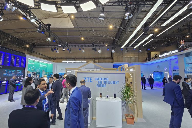 Ilustrasi bagian dalam booth ZTE di MWC Barcelona 2024.