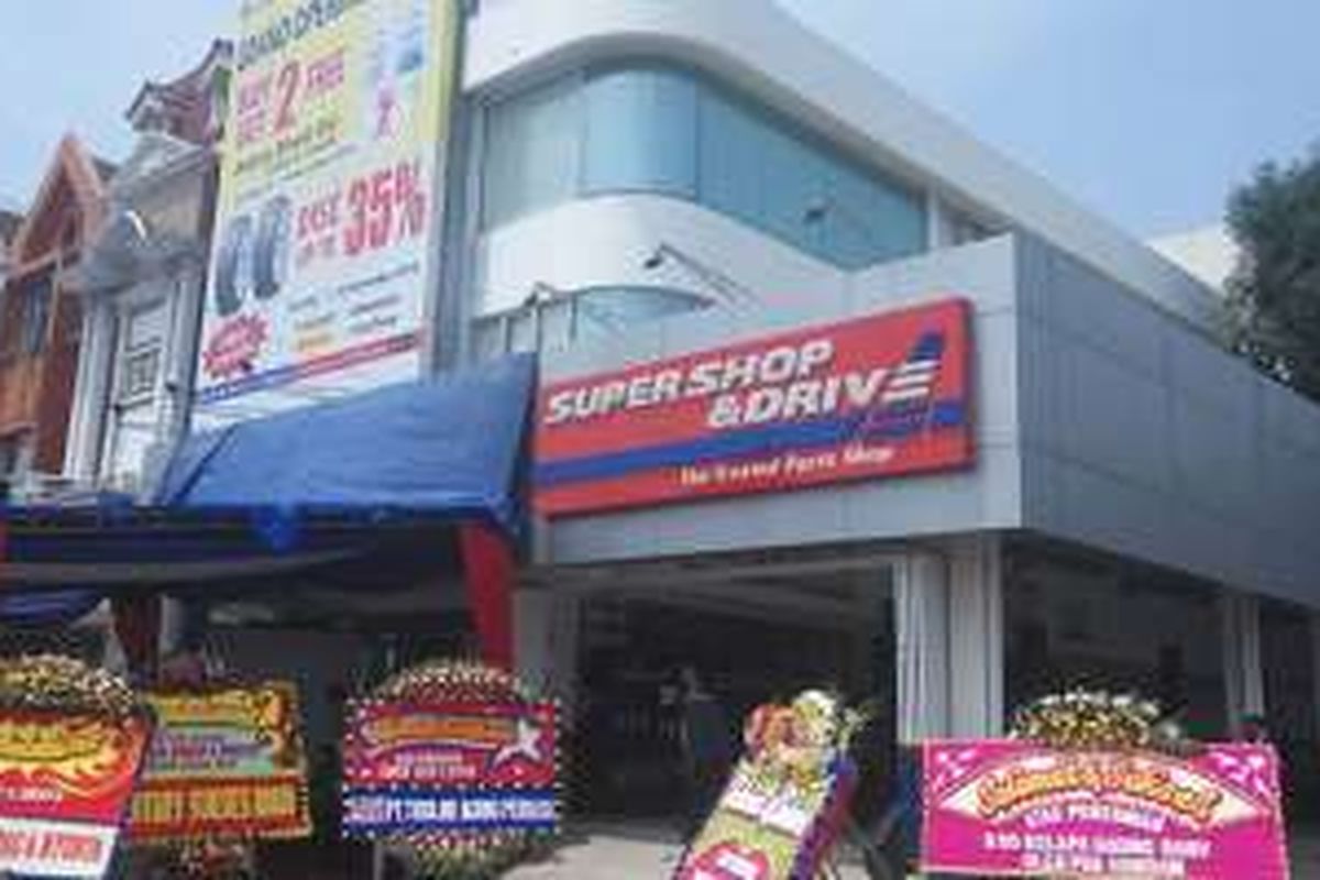 Outlet Super Shop&Drive Kelapa Gading resmi dibuka