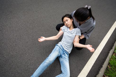 Kejang pada Anak: Penyebab, Pertolongan Pertama, Kapan Perlu Waspada