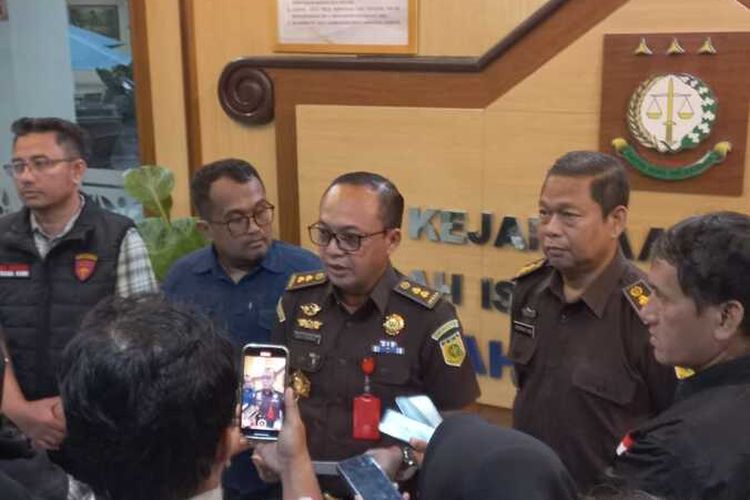 Aspidsus, Kasipenkum Kejati DIY saat umumkan 3 tersangka pelaku kredit macet, Kamis (4/12/2025)