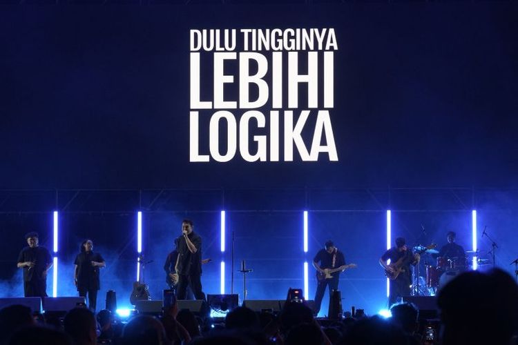 Panggung IIMS Infinite Live 2026 kian semarak berkat suara merdu penyanyi papan atas Tanah Air, Tulus.