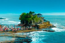 Daya Tarik Tanah Lot di Bali, Ada Tari Kecak dan Ular Suci