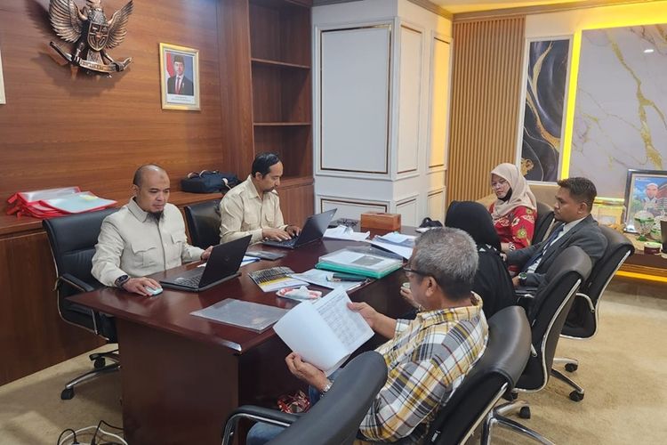 Kementerian Haji dan Umrah Republik Indonesia (Kemenhaj) saat menangani aduan soal penyelenggaran haji dari masyarakat.