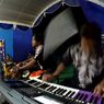 Viral, Video Pemain Keyboard Orkes Dangdut Tertimpa Sound System di Kepalanya, Ini Kejadiannya