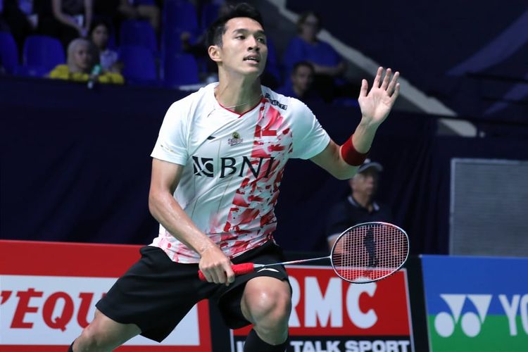 Jonatan Christie saat bertanding melawan Ng Ka Long Angus (Hong Kong) pada babak 16 besar French Open 2022 di Stade Pierre de Coubertin, Kamis (27/10/2022). Jonatan menang dan berhasil melaju ke perempat final French Open 2022. Terkini, Jonatan Christie berhasil lolos ke 16 besar Indonesia Masters 2023 setelah mengalahkan tunggal putra Irlandia berdarah Vietnam, Nhat Nguyen, pada Rabu (25/1/2023) siang WIB. Selanjutnya, Jonatan Christie akan menjalani Duel Merah Putih melawan Shesar Hiren pada 16 besar Indonesia Masters 2023.