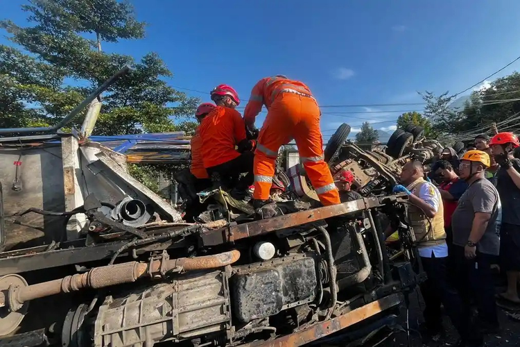 Saksi Mata Bongkar Fakta: Truk Sudah Berasap Sebelum Tabrakan Maut di Wonosobo