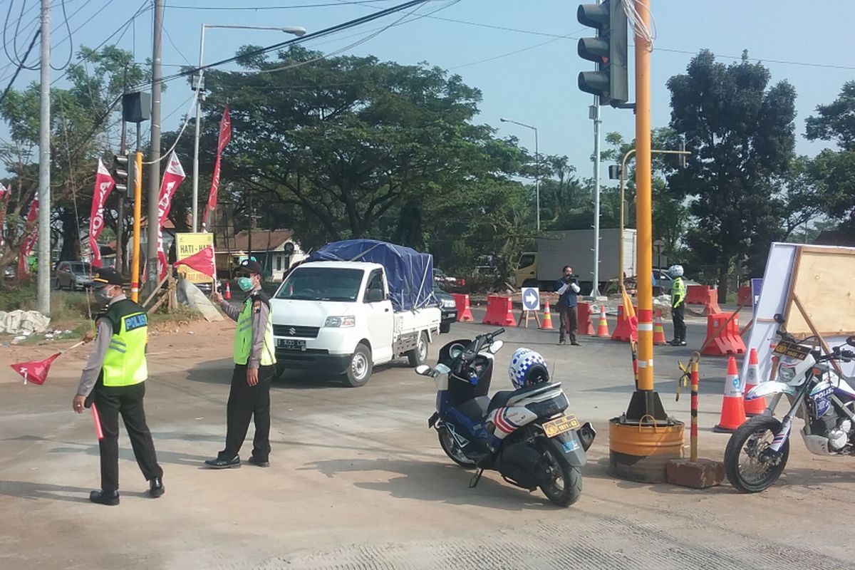 Pintu masuk Tol Batang-Semarang di Weleri, Kabupaten Kendal. 